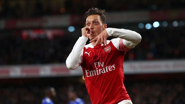 Deretan Trofi Mesut Oezil