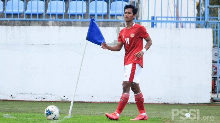 Mohammad Kanu Mohammad Kanu mulai bersinar di Timnas Indonesia U-19.