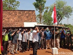 Mantan Napiter Bersama TNI Guyub Rukun Bedah Rumah Warga di Lamongan