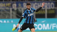 Di posisi bek, ada Andrea Ranocchia. Tahun ini usianya sudah 32 tahun (Getty Images/Emilio Andreoli)