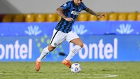 Pemain baru Inter Milan lainnya, Aleksandar Kolarov yang didapatkan dari AS Roma juga sudah berusia 34 tahun (Getty Images/Emilio Andreoli)