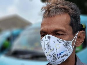 Pembagian Masker untuk Warga Jakarta