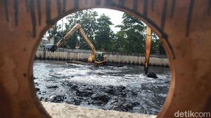 Pengerukan Lumpur Gencar Dilakukan Sambut Musim Penghujan