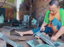 Nasib Perajin Cangkul di Tengah Pandemi: Hidup Segan Mati Tak Mau