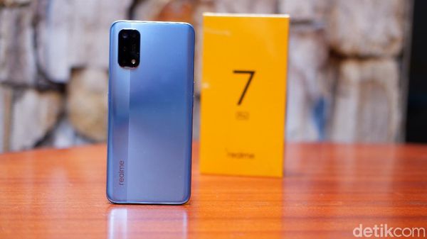 Ini Realme 7 Pro, Ponsel Rp 5 Juta Masih Kasih Charger 65W