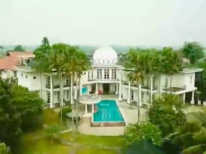 12 Potret Mewahnya Rumah Crazy Rich Cilandak, Luasnya 4.500 M Persegi