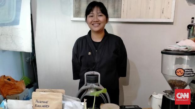 Putri Wulan Dewi (27) mencemaskan usulan perubahan nama Provinsi Jawa Barat. Ia masih ragu atas usulan perubahan nama tersebut karena belum jelas tujuannya.