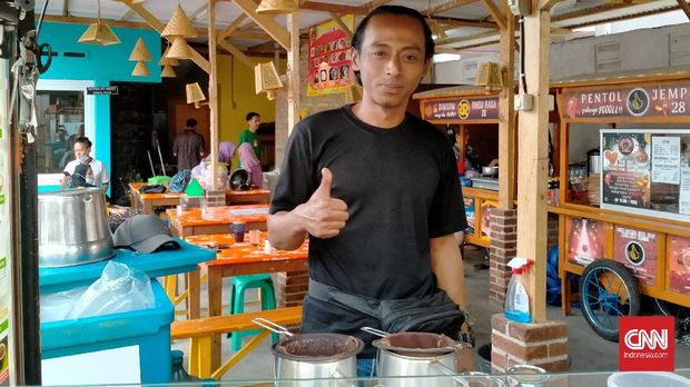 Herianto (38) pedagang minuman di kawasan Titimplik mengaku tidak peduli dengan usulan perubahan nama provinsi Jawa Barat.