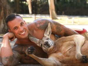 Ragam Potret Pemadam Kebakaran Berpose Hot untuk Kalender