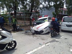 Kecelakaan Ambulans Vs Truk di Karanganyar, Sopir Patah Kaki