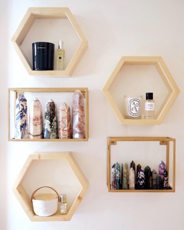 Athena Thalia/instagram.com/athenathalia Awalnya gadis berusia 23 tahun ini menggunakan kristal untuk keperluan meditasi.