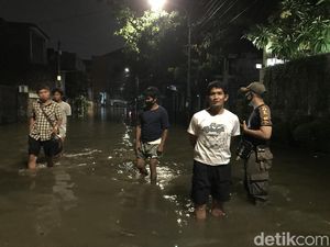 Perumahan di Belakang Walkot Jaksel Kebanjiran, Genangan Capai 50 Cm