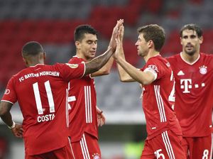 Video Choupo-Moting Brace Gol, Bayern Munich Hajar FC Duren 3-0