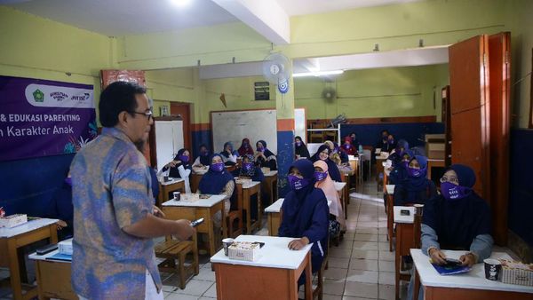 Berbagi di Momen Peringatan Hari Asuransi