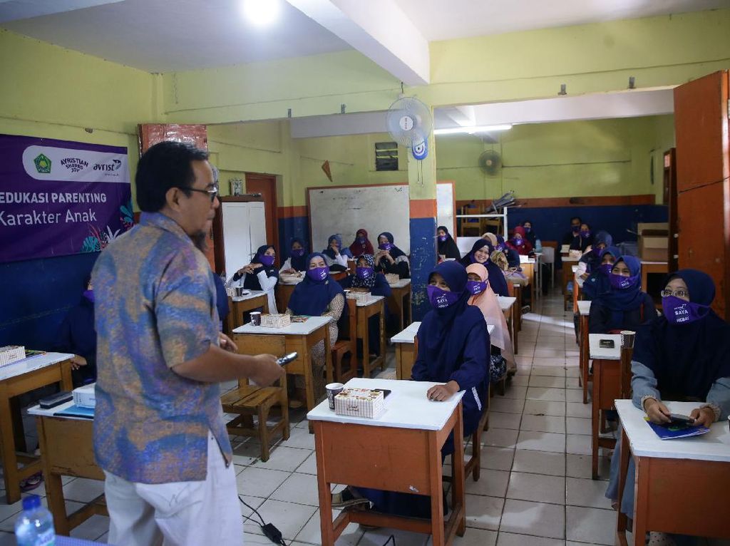 Berbagi di Momen Peringatan Hari Asuransi Berbagi di Momen Peringatan Hari Asuransi