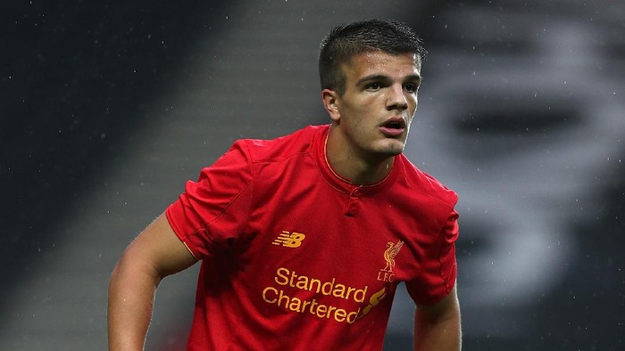 MILTON KEYNES, ENGLAND - AUGUST 01:  Tom Brewitt of Liverpool U21 in action during the Pre-Season Friendly match between MK Dons and Liverpool U21 at Stadium mk on August 1, 2016 in Milton Keynes, England.  (Photo by Pete Norton/Getty Images)