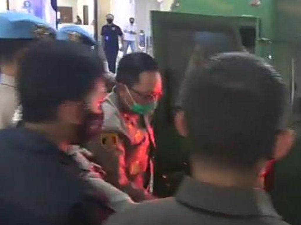 Irjen Napoleon-Brigjen Prasetijo Berseragam Dinas Lagi Setiba di Bareskrim Irjen Napoleon-Brigjen Prasetijo Berseragam Dinas Lagi Setiba di Bareskrim