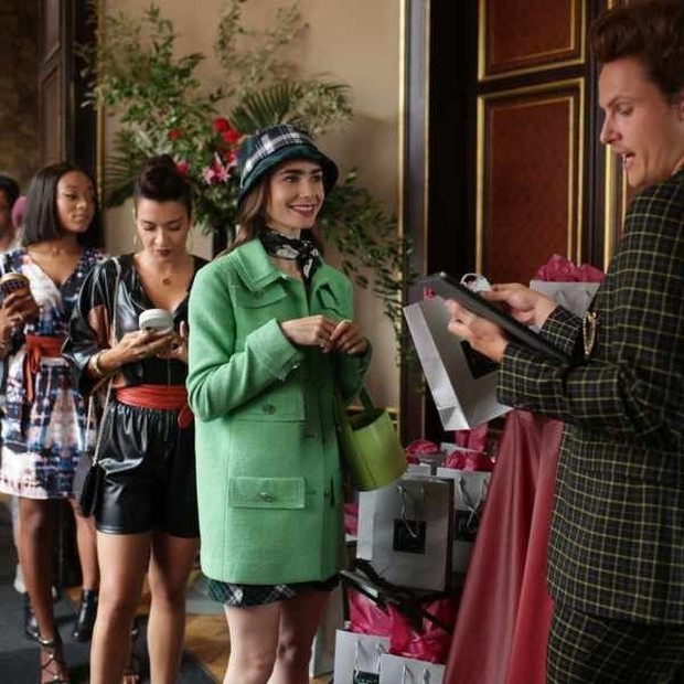 Meskipun terlihat sederhana tapi item fashion yang satu ini selalu menjadi favorit banyak orang untuk menghiasi kepalanya.