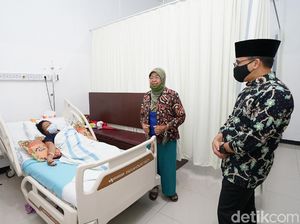 Besuk Maestro Gandrung Supinah, Bupati Anas Doakan Segera Sehat Besuk Maestro Gandrung Supinah, Bupati Anas Doakan Segera Sehat