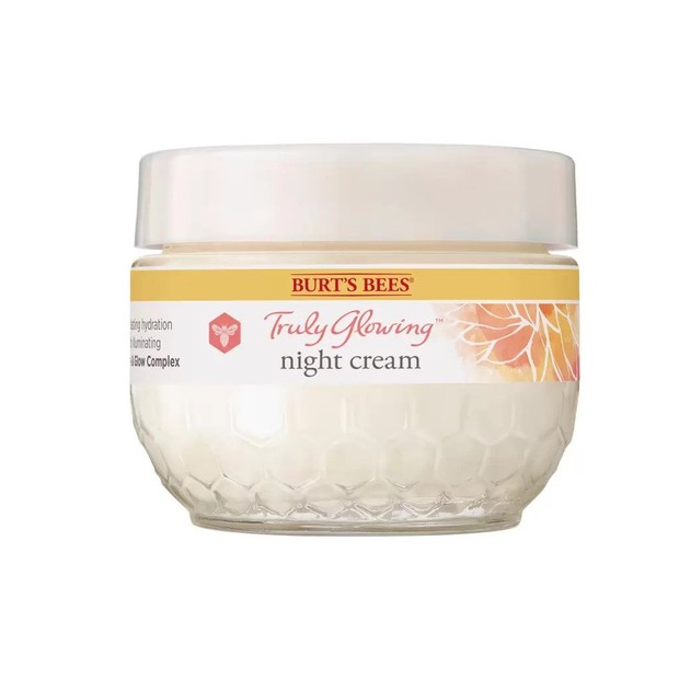 Burt's Bees Truly Glowing Night Cream/burtsbees.com Rawat kulit kamu di malam hari menggunakan Burt's Bees Truly Glowing Night Cream sebelum tidur