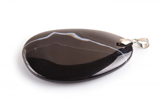 Onyx ini mampu membersihkan udara sehingga menjadi bersih dan aman untuk dihirup.