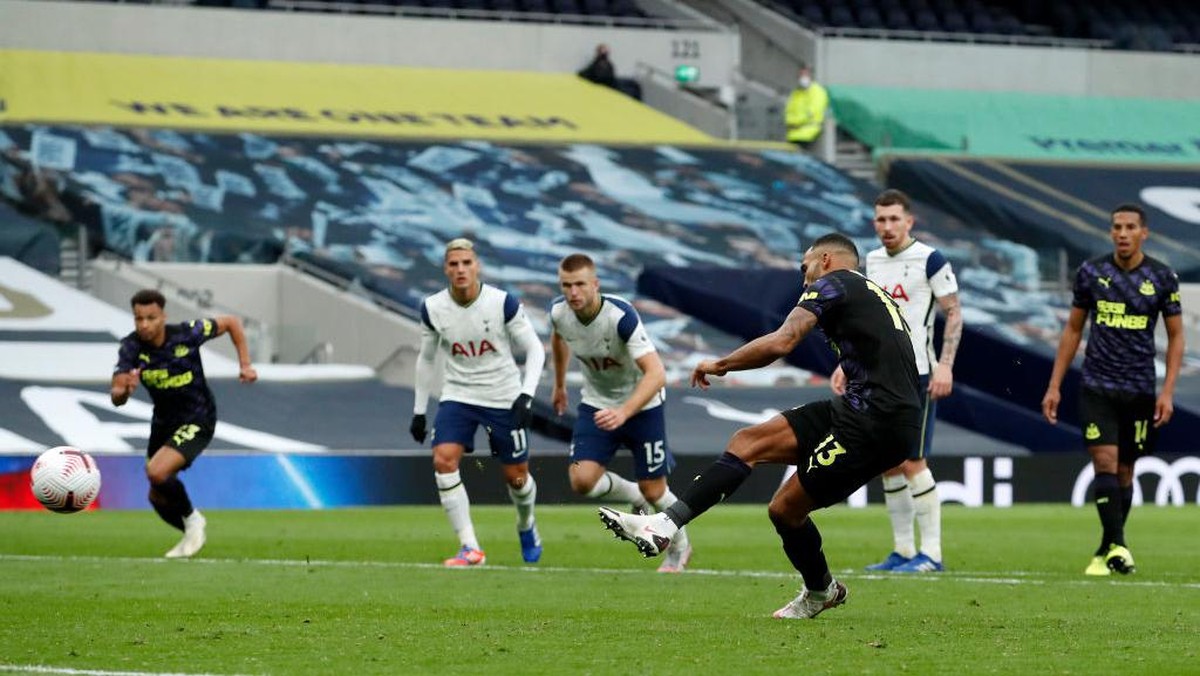 Callum Wilson-nya Newcastle menjebol gawang Tottenham, yang di laga sebelum ini mencukur MU. (Foto: Getty Images/Pool)
