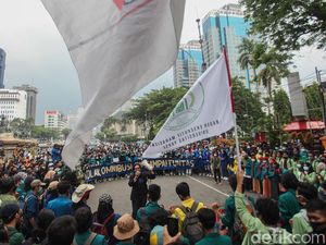 Demo Tolak UU Cipta Kerja, Mahasiswa Minta Ditemui Jokowi Demo Tolak UU Cipta Kerja, Mahasiswa Minta Ditemui Jokowi