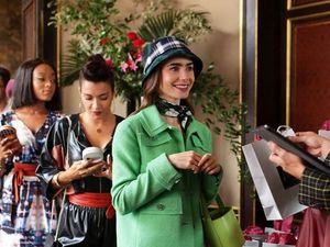 10 Gaya Terbaik Lily Collins Si Emily in Paris yang Bisa Jadi Inspirasi Kamu 10 Gaya Terbaik Lily Collins Si Emily in Paris yang Bisa Jadi Inspirasi Kamu