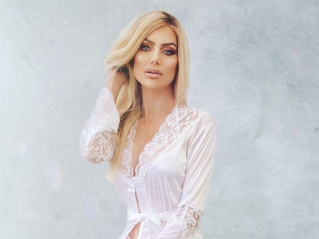 Ibu-ibu Ini Jadi Model Playboy, Punya Anak 4 Tapi Body Seksi Ibu-ibu Ini Jadi Model Playboy, Punya Anak 4 Tapi Body Seksi