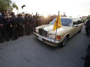 2 Demonstran Didakwa Kekerasan pada Ratu Thailand, Terancam Vonis Mati 2 Demonstran Didakwa Kekerasan pada Ratu Thailand, Terancam Vonis Mati