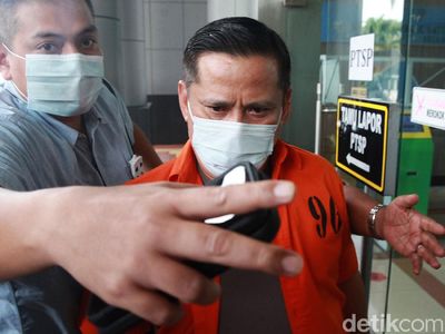 Penampakan Irjen Napoleon dan Brigjen Prasetijo Berbaju Tahanan