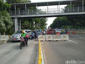 Jelang Demo, Kendaraan Dialihkan ke Busway di Jl Medan Merdeka Barat