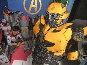Kostum Robot hingga Superhero Ini Bisa Dipesan Lho