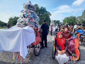 Pasar Klewer Timur Rampung Dibangun, Pedagang Gelar Kirab Budaya Pasar Klewer Timur Rampung Dibangun, Pedagang Gelar Kirab Budaya
