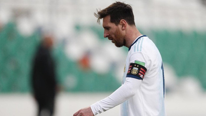 Argentinas Lionel Messi reacts during a qualifying soccer match against Bolivia for the FIFA World Cup Qatar 2022 in La Paz, Bolivia, Tuesday, Oct. 13, 2020. (AP Photo/Juan Karita)