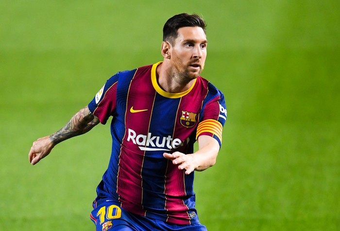 BARCELONA, SPAIN - OCTOBER 04: Lionel Messi of FC Barcelona looks on during the La Liga Santander match between FC Barcelona and Sevilla FC at Camp Nou on October 04, 2020 in Barcelona, Spain. Football Stadiums around Europe remain empty due to the Coronavirus Pandemic as Government social distancing laws prohibit fans inside venues resulting in fixtures being played behind closed doors. (Photo by David Ramos/Getty Images)