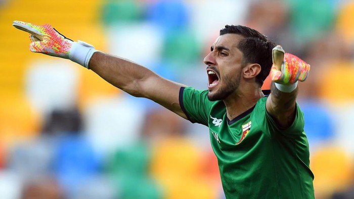UDINE, ITALY - JULY 05: Mattia Perin of Genoa CFC gestures during the Serie A match between Udinese Calcio and Genoa CFC at Stadio Friuli on July 05, 2020 in Udine, Italy. (Photo by Alessandro Sabattini/Getty Images)