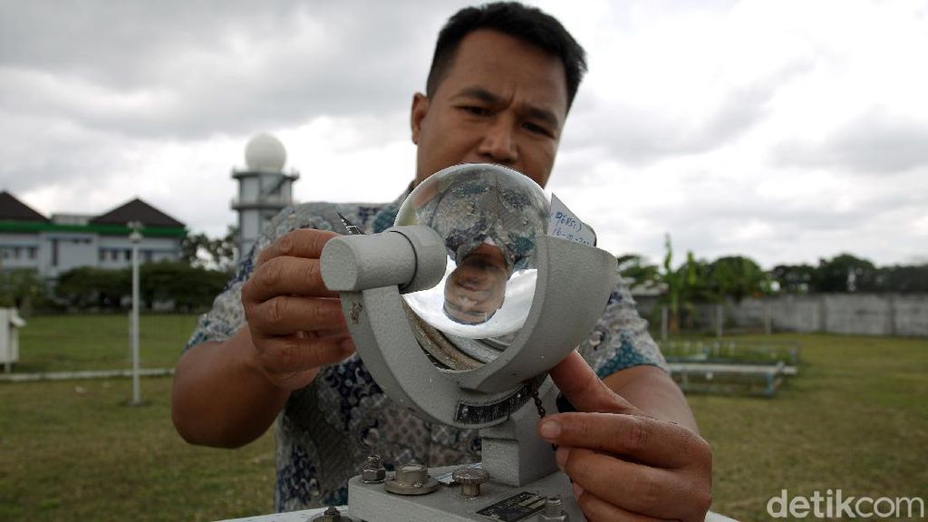 Wujud Alat Pemantau Cuaca di Stasiun Klimatologi Yogyakarta