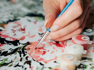 Warna-warni Perjalanan Kak Toto, Guru Lukis Khusus Anak Autis