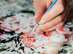 Warna-warni Perjalanan Kak Toto, Guru Lukis Khusus Anak Autis