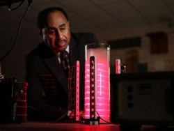 Ilmuwan Ini Coba Bikin Mesin Waktu Seperti Back to The Future