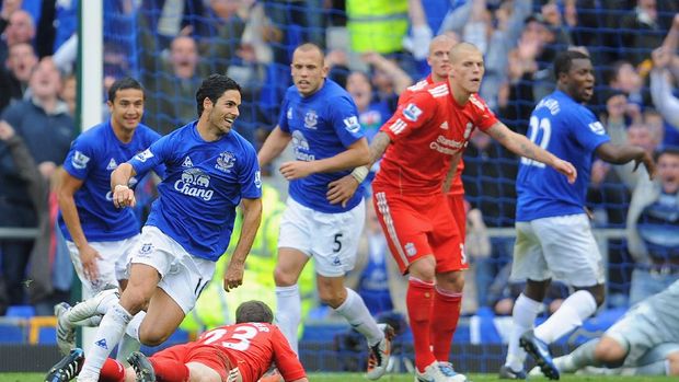 LIVERPOOL, ENGLAND - OCTOBER 17:  Mikel Arteta of Everton celebrates scoring to making it 2-0 during the Barclays Premier League match between Everton and Liverpool at Goodison Park on October 17, 2010 in Liverpool, England.  (Photo by Michael Regan/Getty Images)