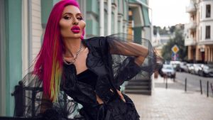 Model Instagram dengan Pipi Paling Besar di Dunia