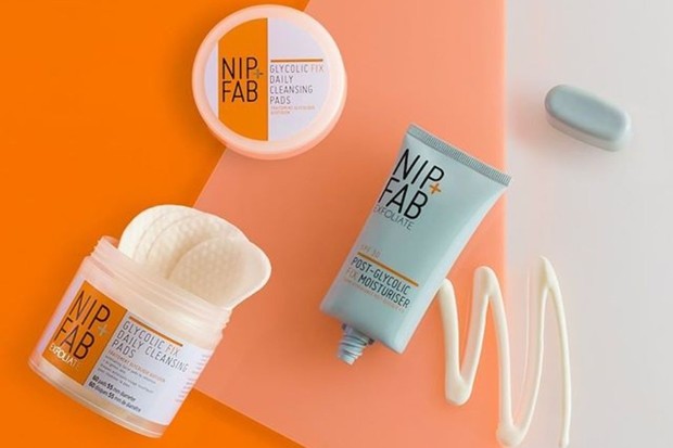 Nip+Fab Glycolic Fix Exfoliating Pads skincare direkomendasikan untuk acne skin prone