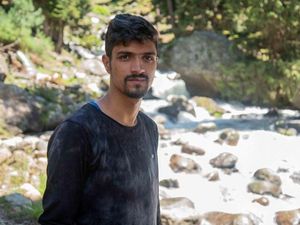 Pecinta Lingkungan Kashmir Bekerja di Bawah Ancaman Konflik dan Perubahan Iklim