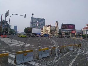 Ada Demo Omnibus Law: Barier Dipasang, Lalin di Sekitar Istana Dialihkan
