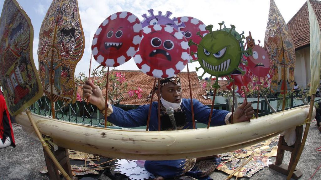 Terpukau Pentas Wayang Pandemi di Solo Terpukau Pentas Wayang Pandemi di Solo