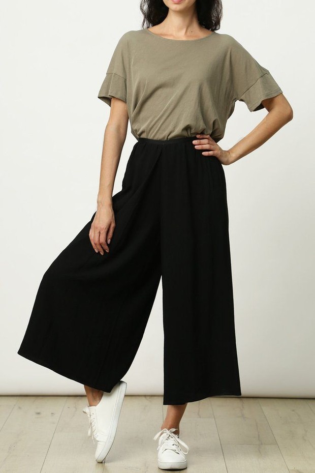 Pilih Celana Berwarna Gelap/id.pinterest.com/ Tips paha terlihat ramping