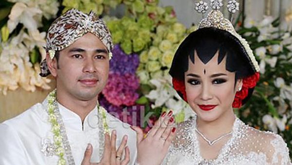 Happy Anniv ke-6 Raffi Ahmad dan Nagita Slavina!