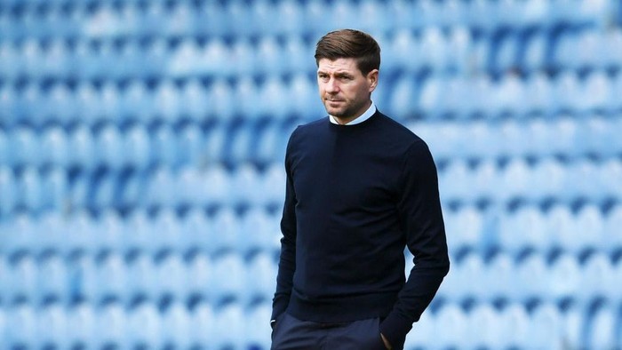 GLASGOW, SCOTLAND - AUGUST 09: Steven Gerrard, Manager of Rangers FC looks on during the Ladbrokes Scottish Premiership match between Rangers FC and St. Mirren at Ibrox Stadium on August 09, 2020 in Glasgow, Scotland. (Photo by Willie Vass/Pool via Getty Images)